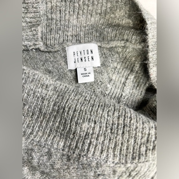 PEYTON‎ JENSEN Gray double V neck sweater size S - Picture 11 of 13